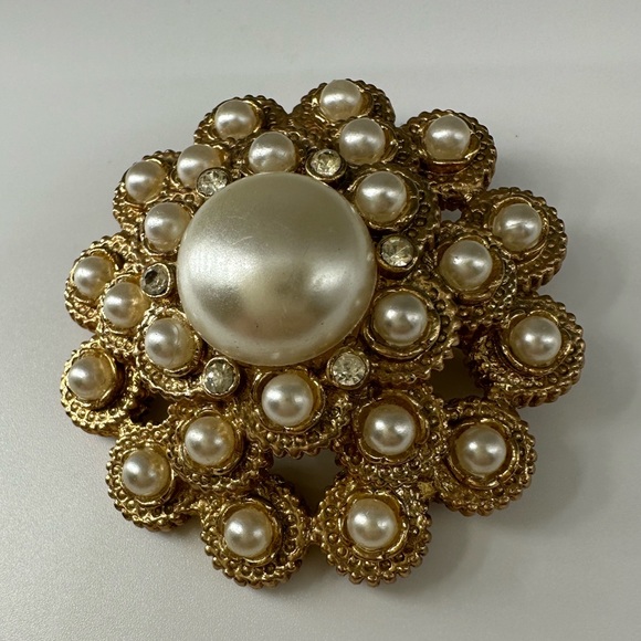 SIGNED SARAH COVENTRY LUXE RHINESTONE PEARL BROOCH - Picture 5 of 14